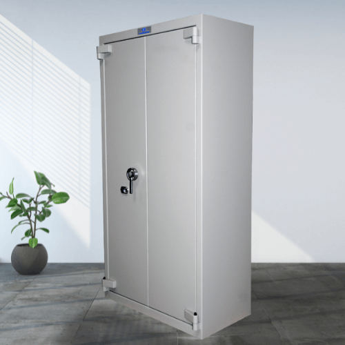 Armoire forte grise certifiée pour l’industrie à Dijon et Strasbourg, idéale pour protéger documents sensibles, outils et équipements de valeur