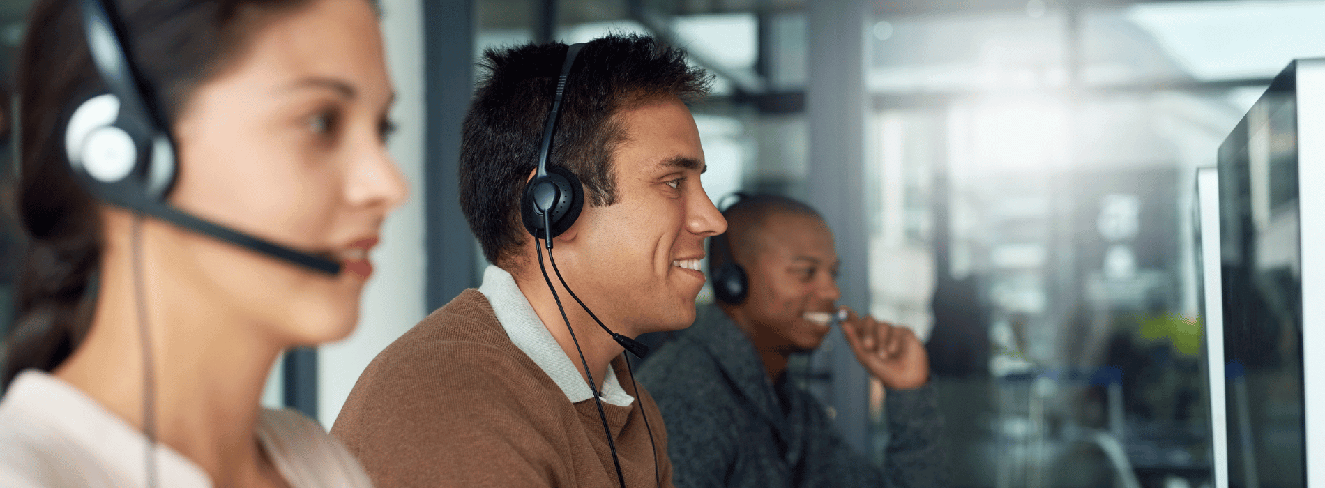 Standartiste à l'équipe d'un client professionnel pour l'installation d'un coffre fort 